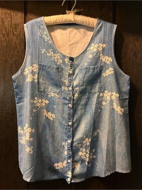 Sleeveless Chambray Button Front Tank with White Floral Print